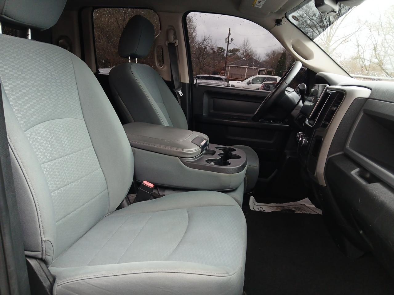 RAM 1500 2WD Quad Cab 140.5" Express 2015