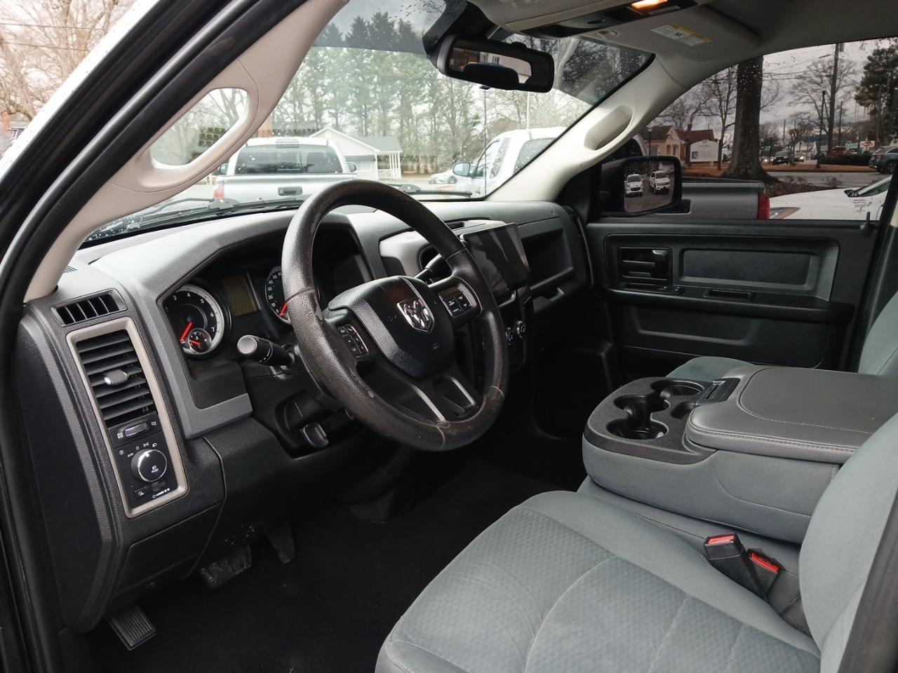 RAM 1500 2WD Quad Cab 140.5" Express 2015