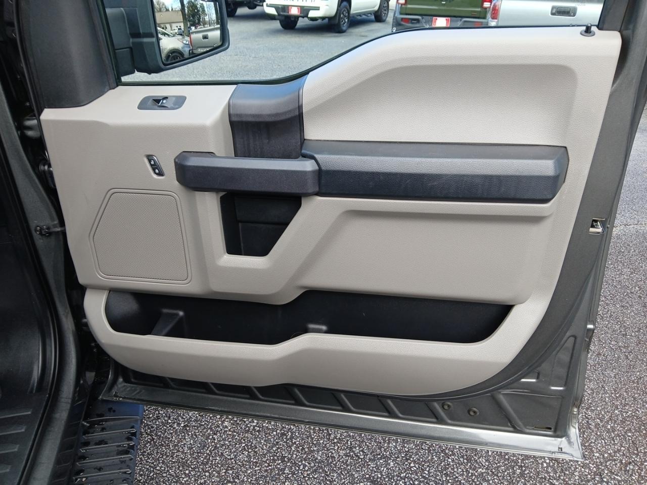 Ford F-150 4WD SuperCrew 145" XL 2020