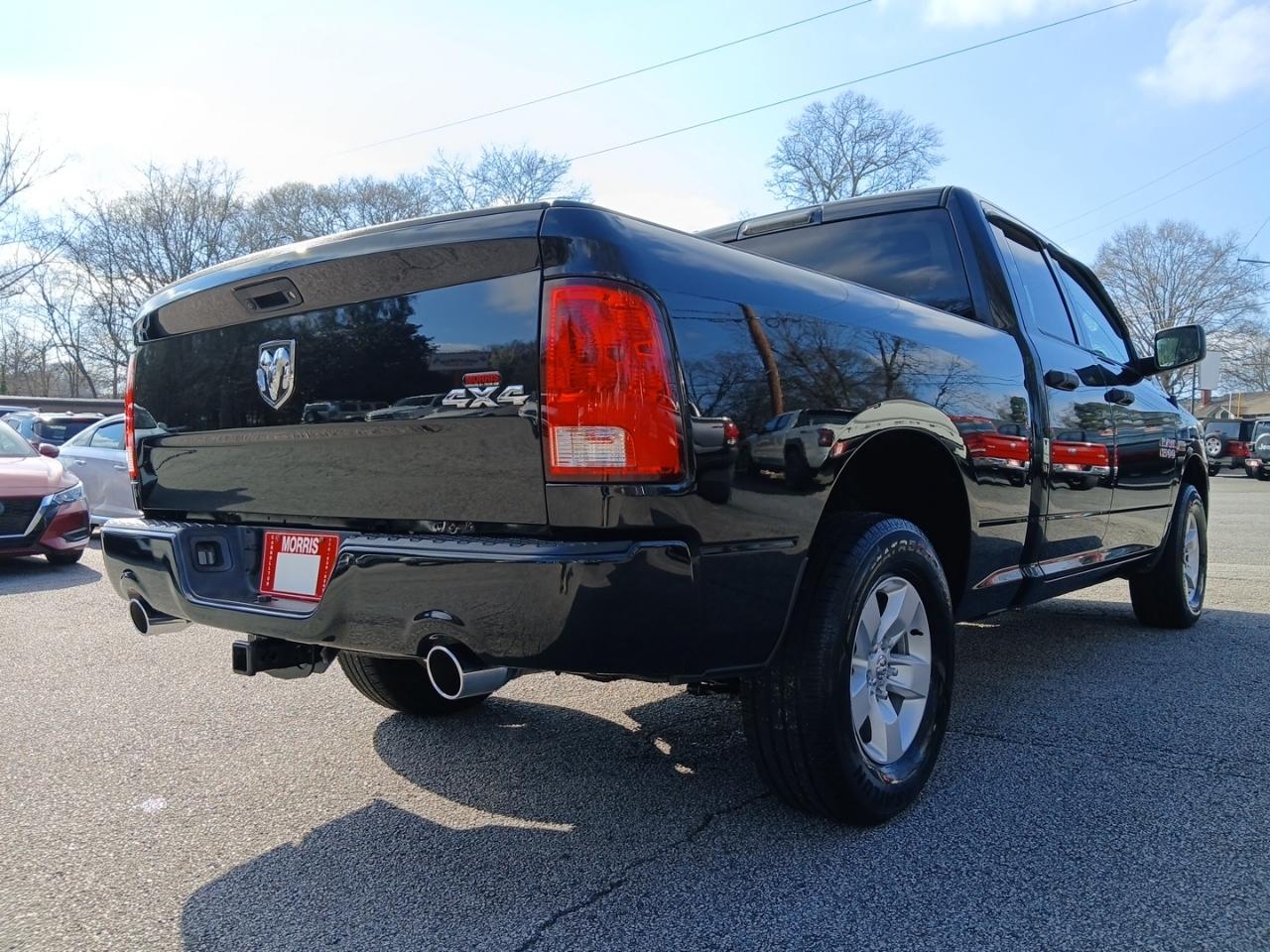 RAM 1500 4WD Quad Cab 140.5" Tradesman 2017