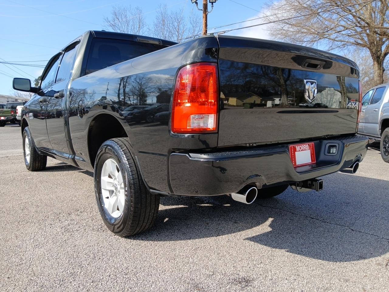 RAM 1500 4WD Quad Cab 140.5" Tradesman 2017