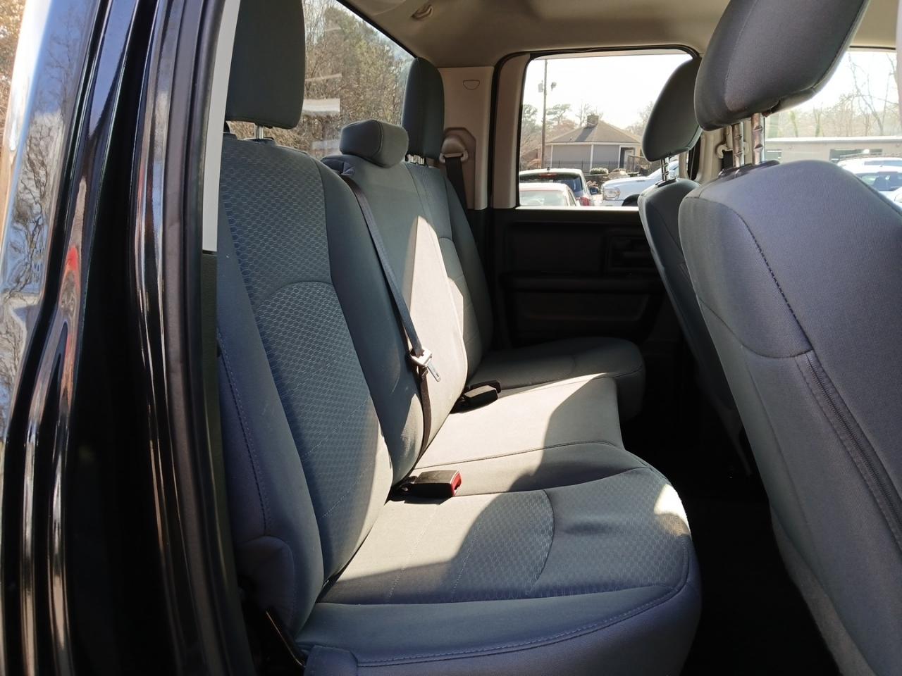 RAM 1500 4WD Quad Cab 140.5" Tradesman 2017