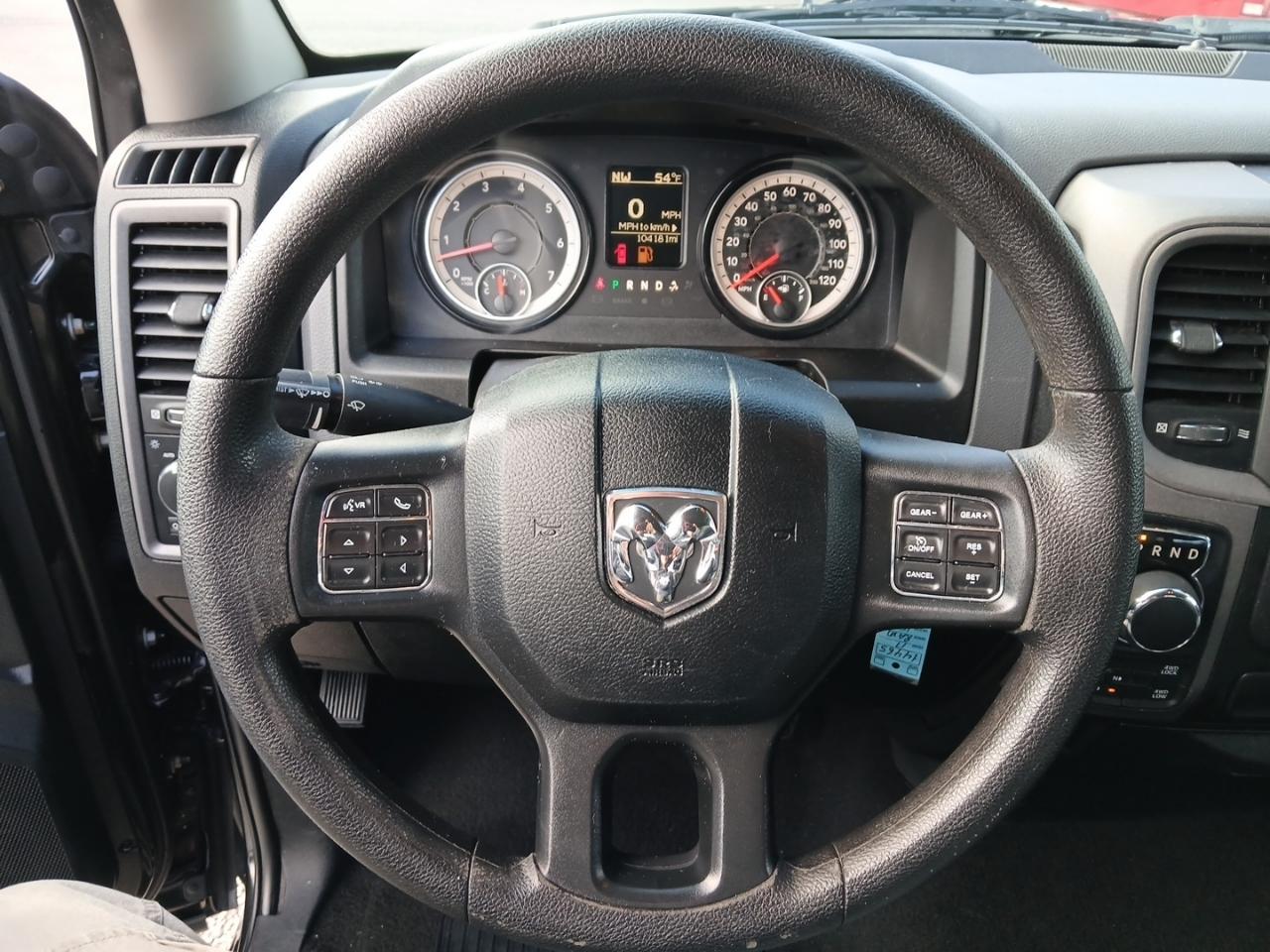 RAM 1500 4WD Quad Cab 140.5" Tradesman 2017