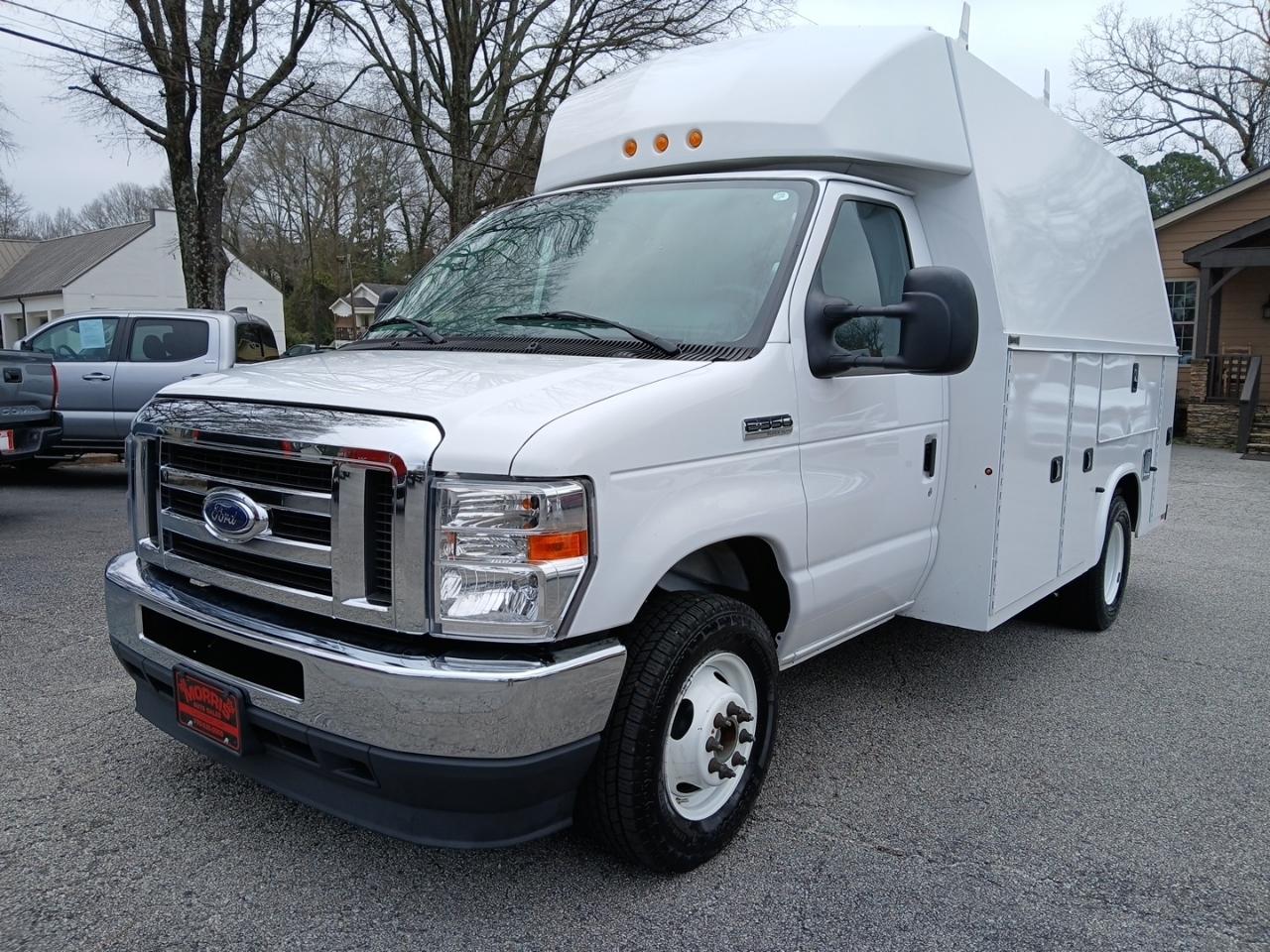 Ford Econoline E-350 Super Duty 2023