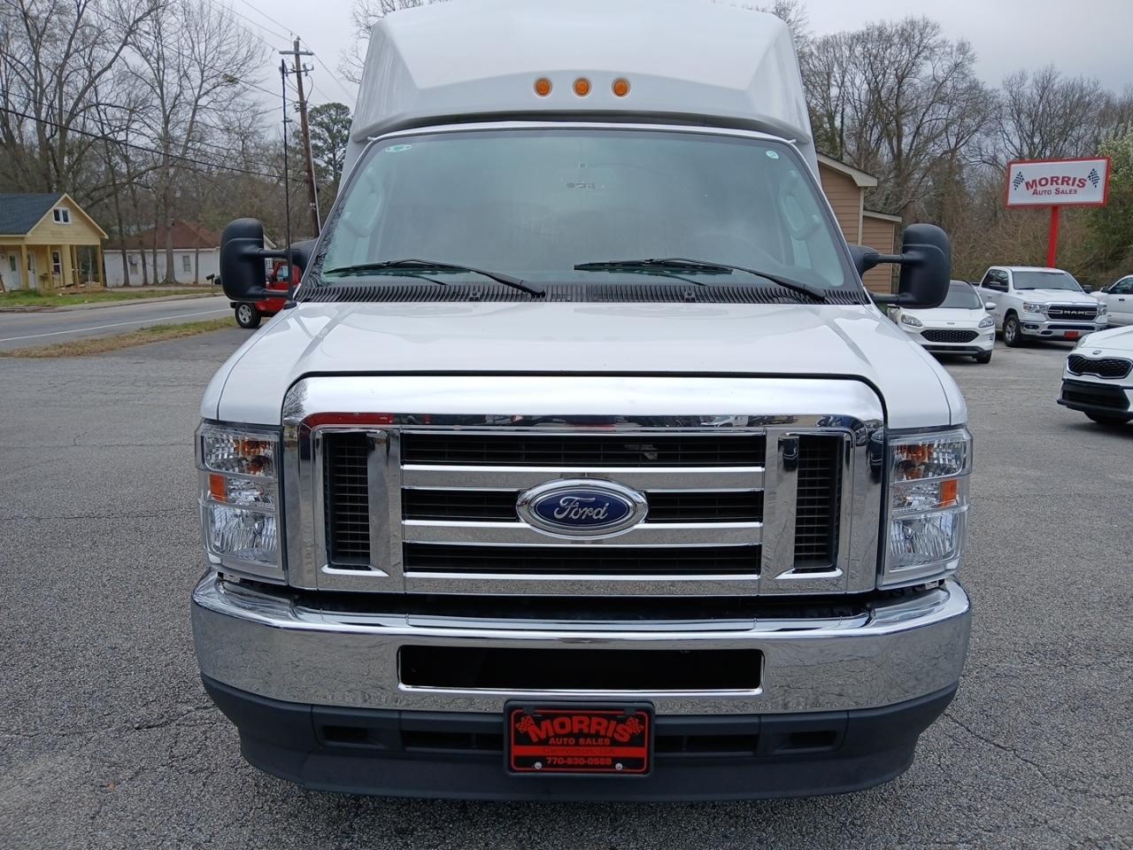 Ford Econoline E-350 Super Duty 2023