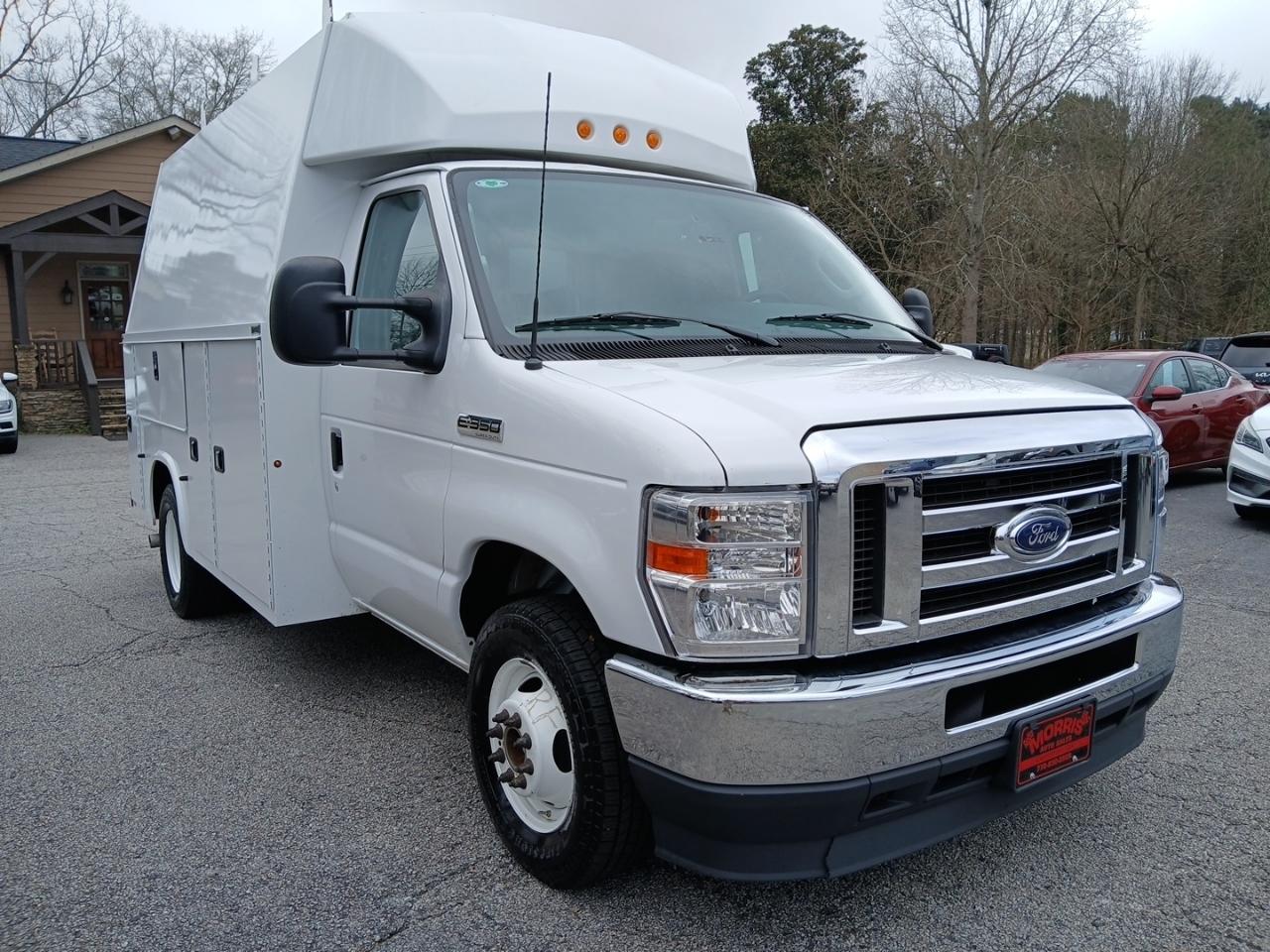 Ford Econoline E-350 Super Duty 2023