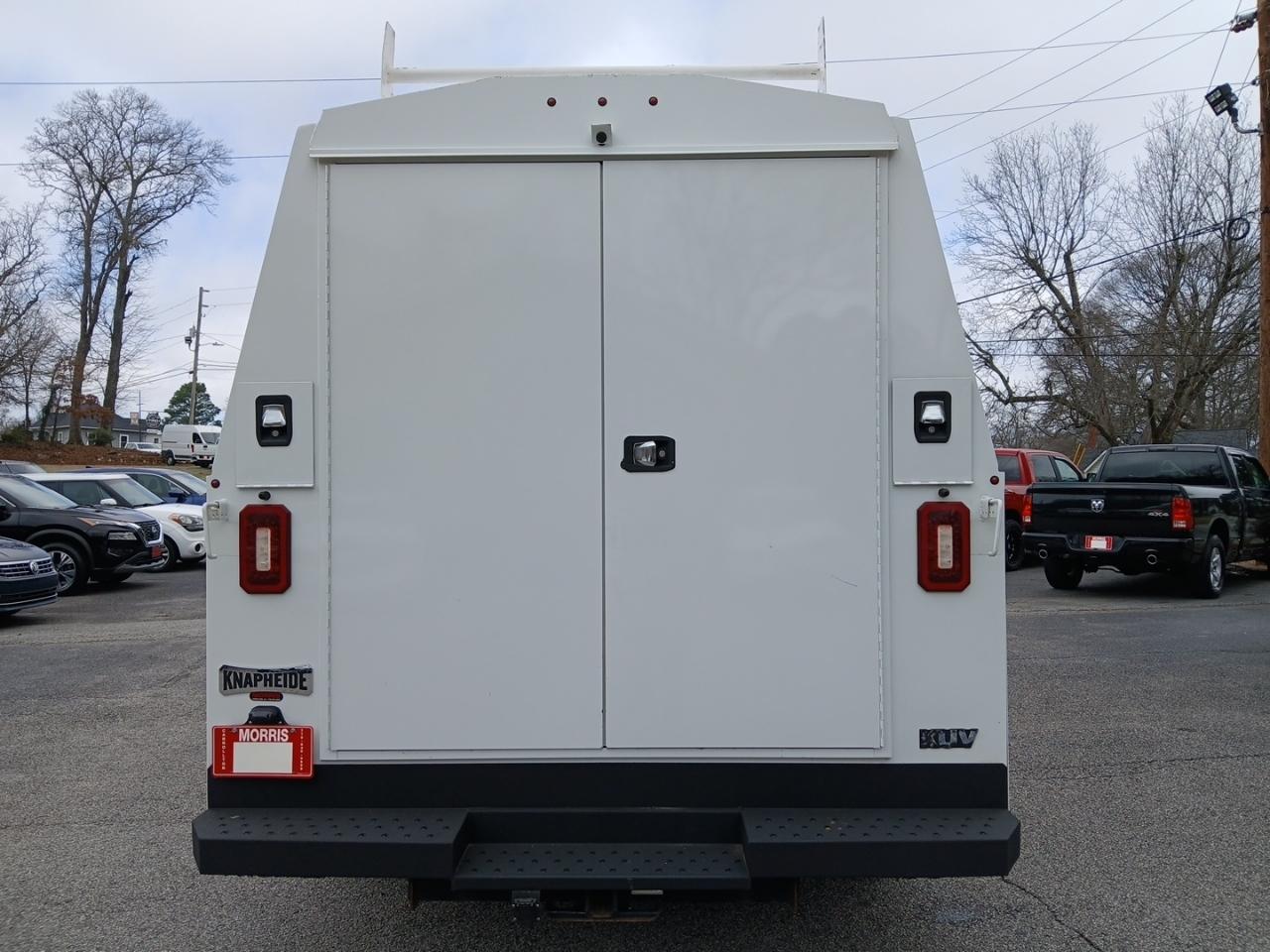 Ford Econoline E-350 Super Duty 2023