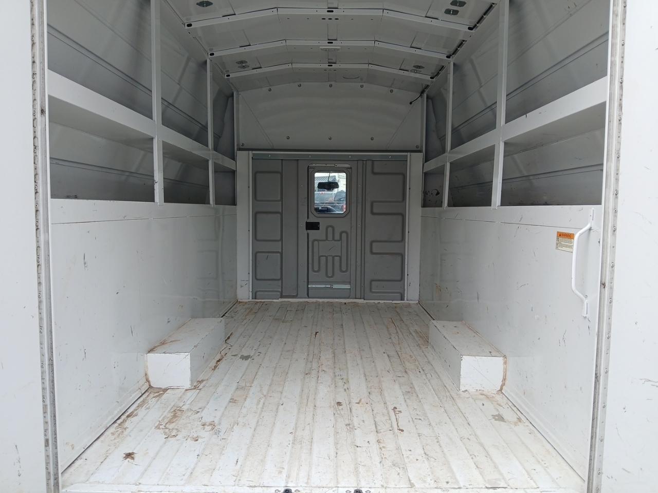 Ford Econoline E-350 Super Duty 2023