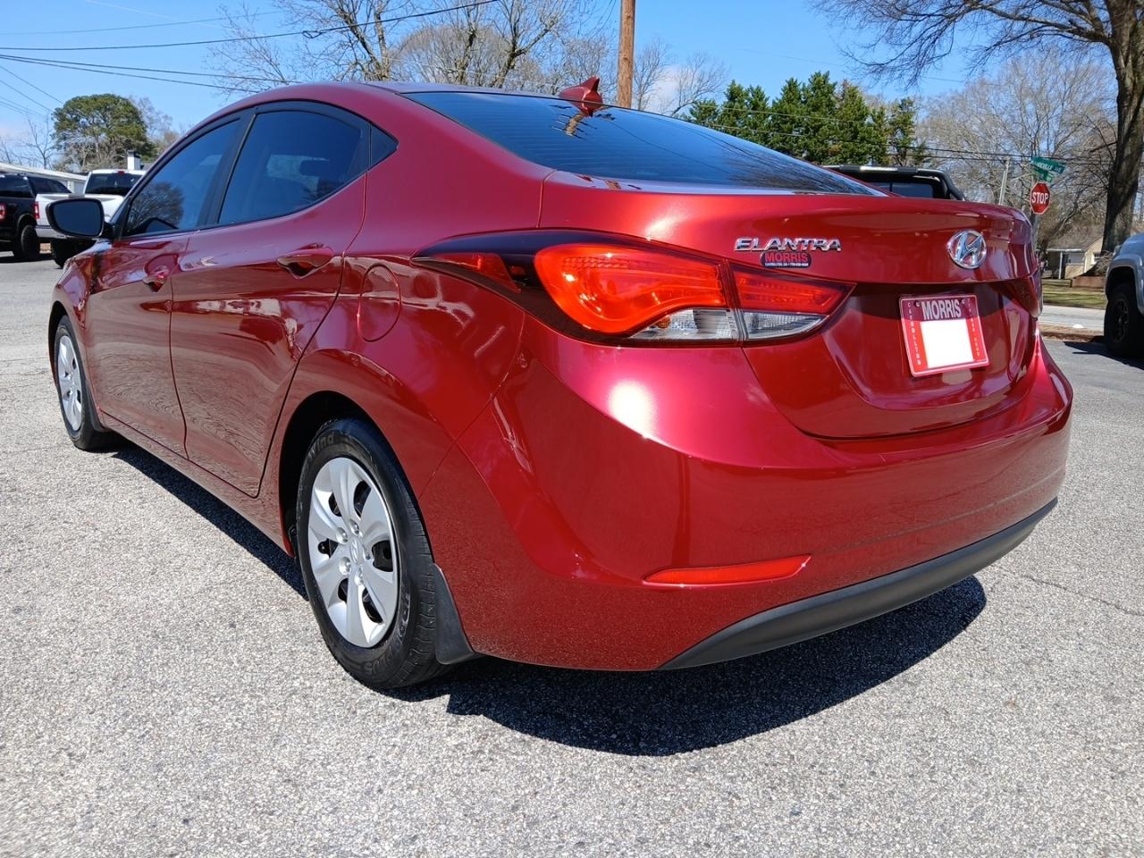 Hyundai Elantra SE 6AT 2016
