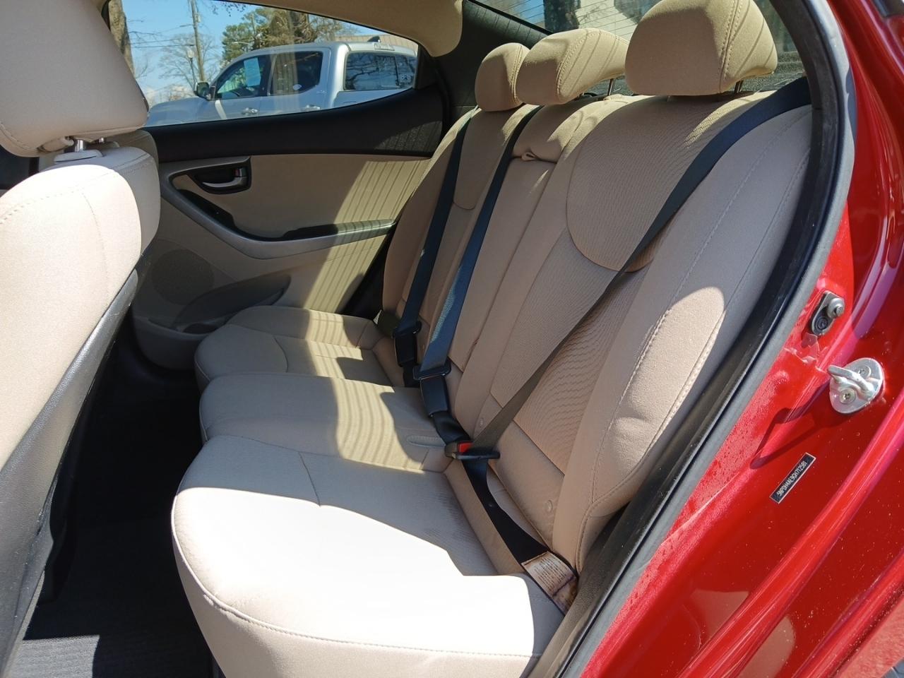 Hyundai Elantra SE 6AT 2016