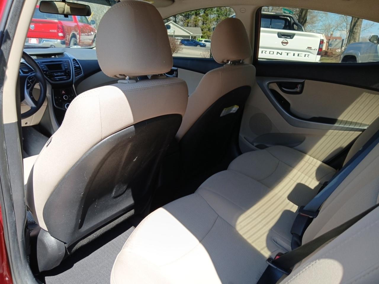 Hyundai Elantra SE 6AT 2016