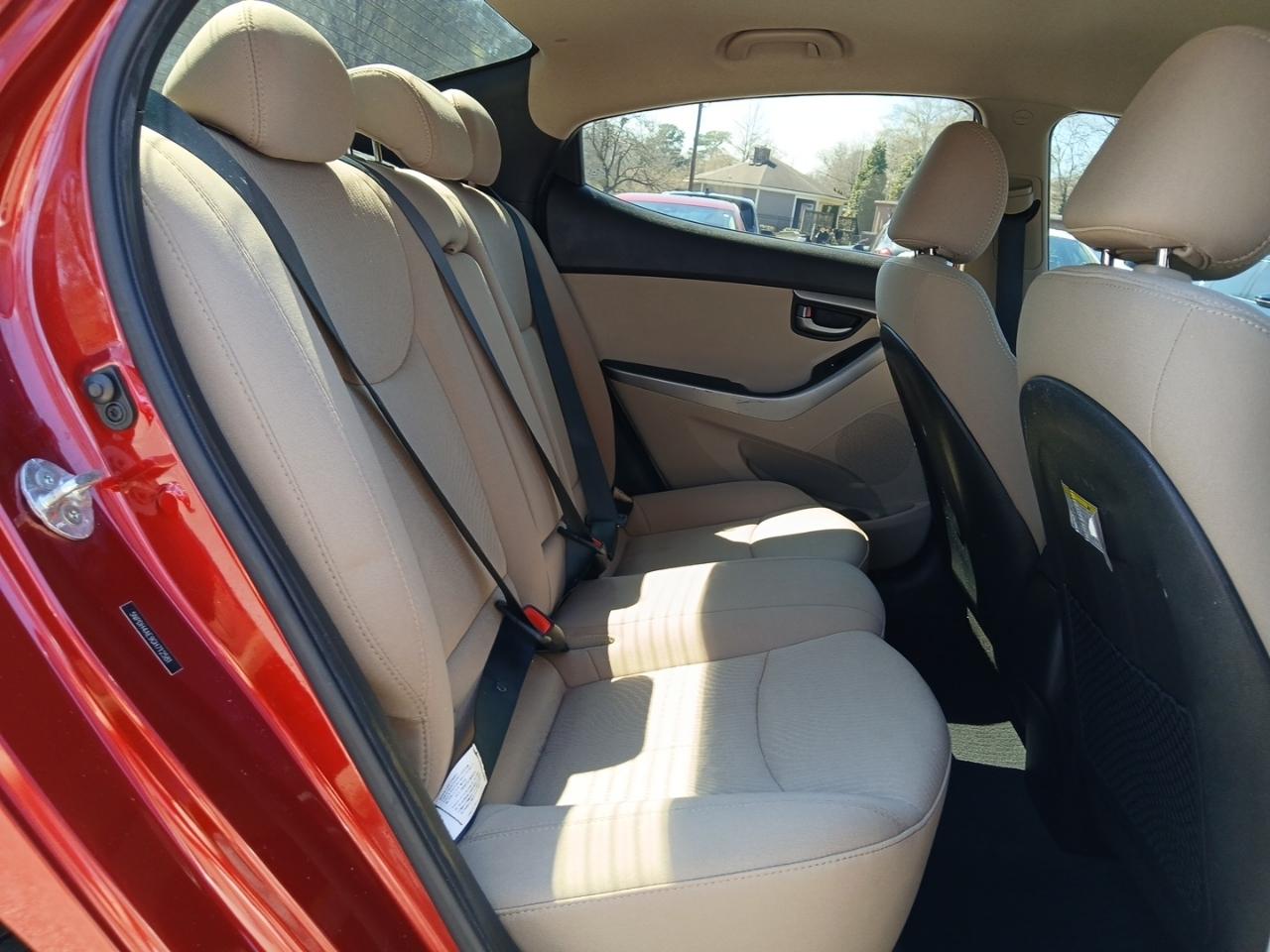 Hyundai Elantra SE 6AT 2016