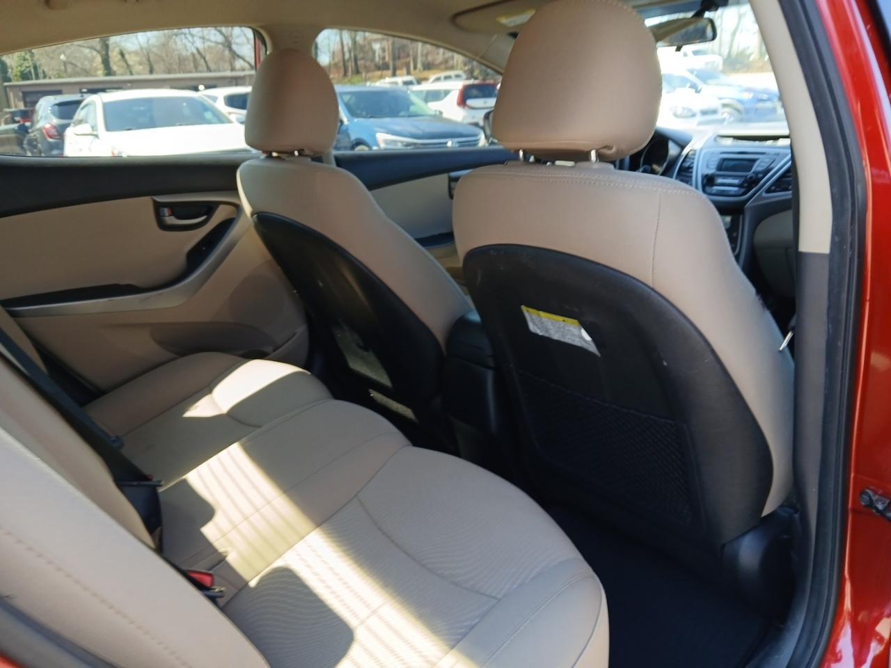 Hyundai Elantra SE 6AT 2016