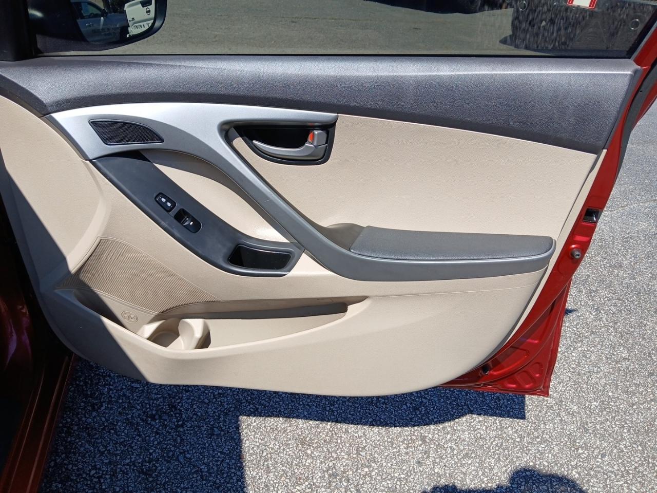 Hyundai Elantra SE 6AT 2016