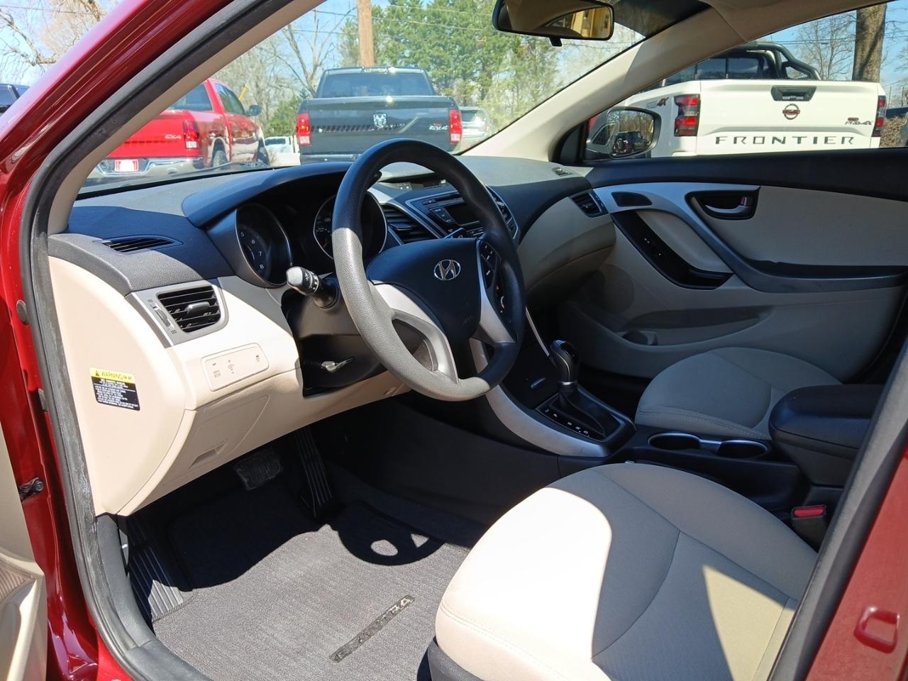 Hyundai Elantra SE 6AT 2016