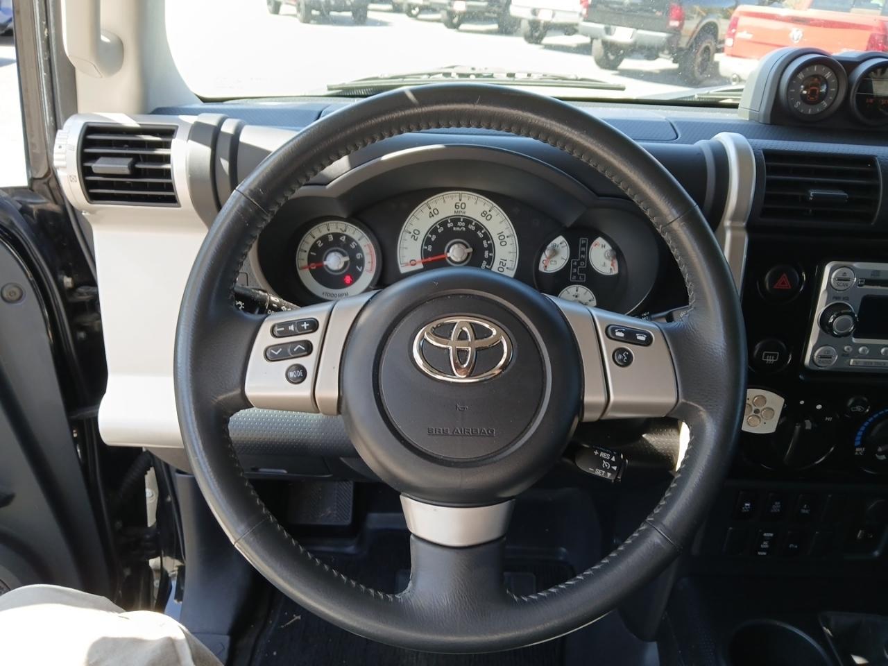 Toyota FJ Cruiser 4WD AT 2014