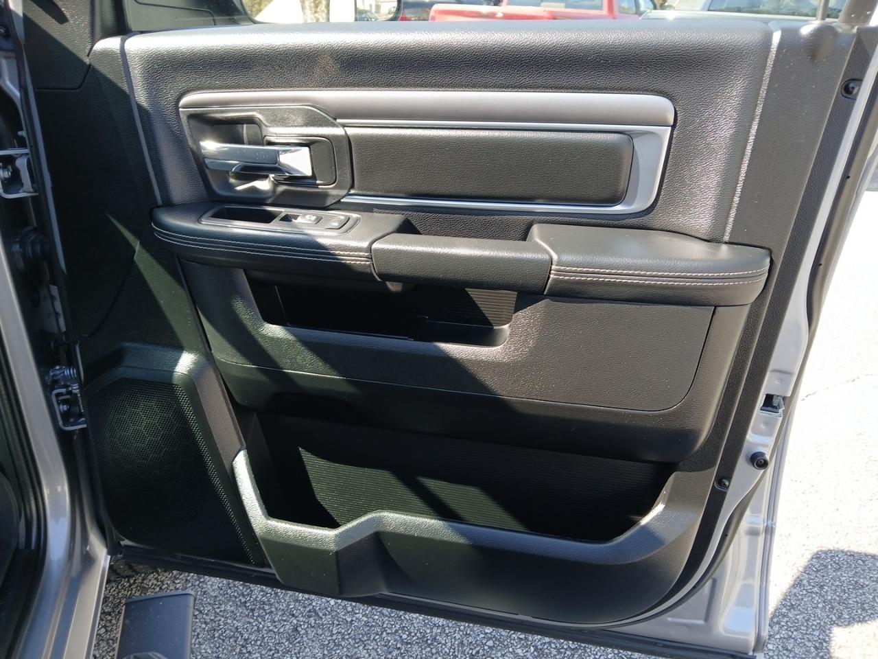 RAM 1500 Classic Warlock 4x2 Quad Cab 6'4" Box 2022