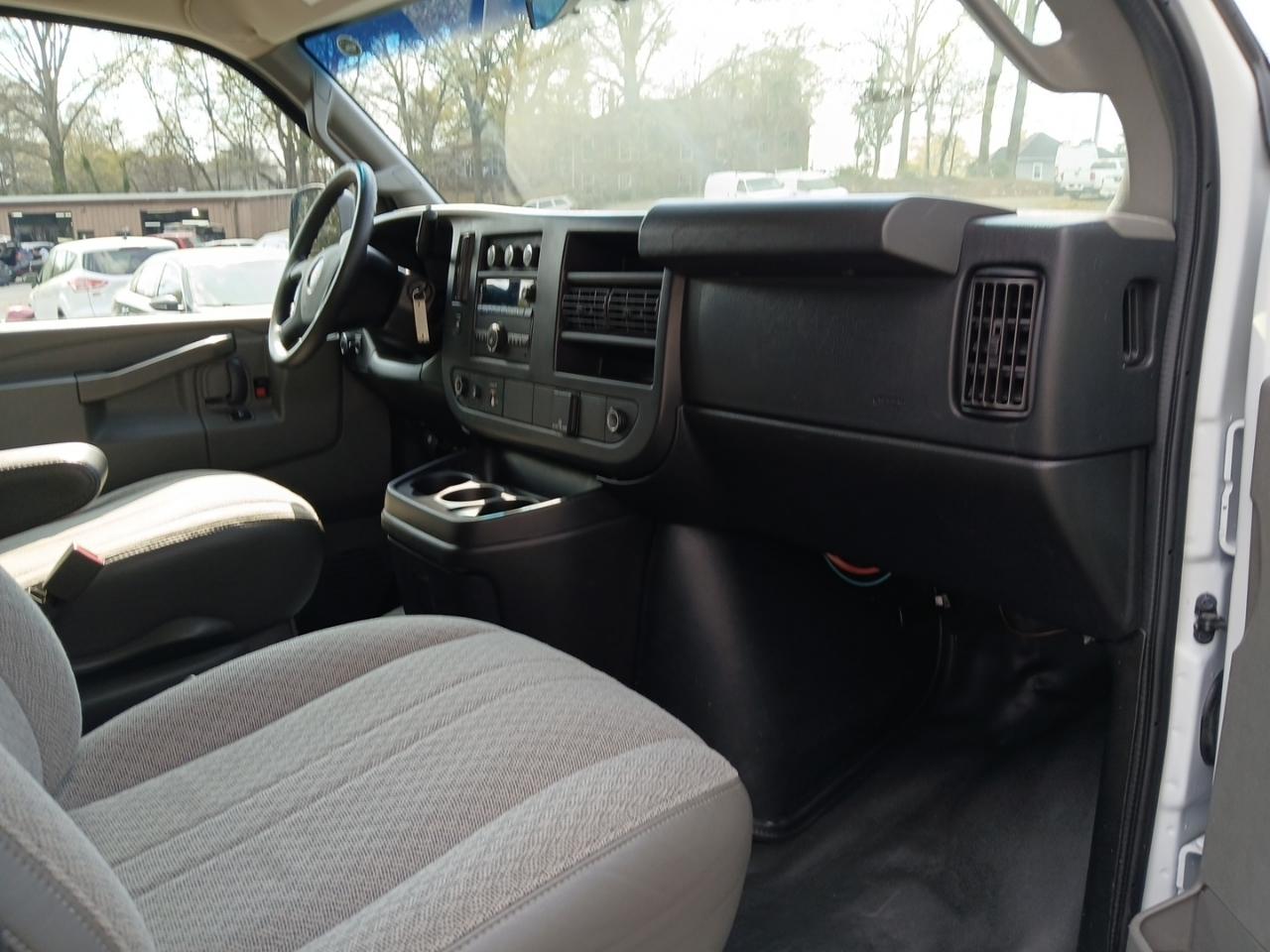 GMC Savana G2500 Cargo 2017