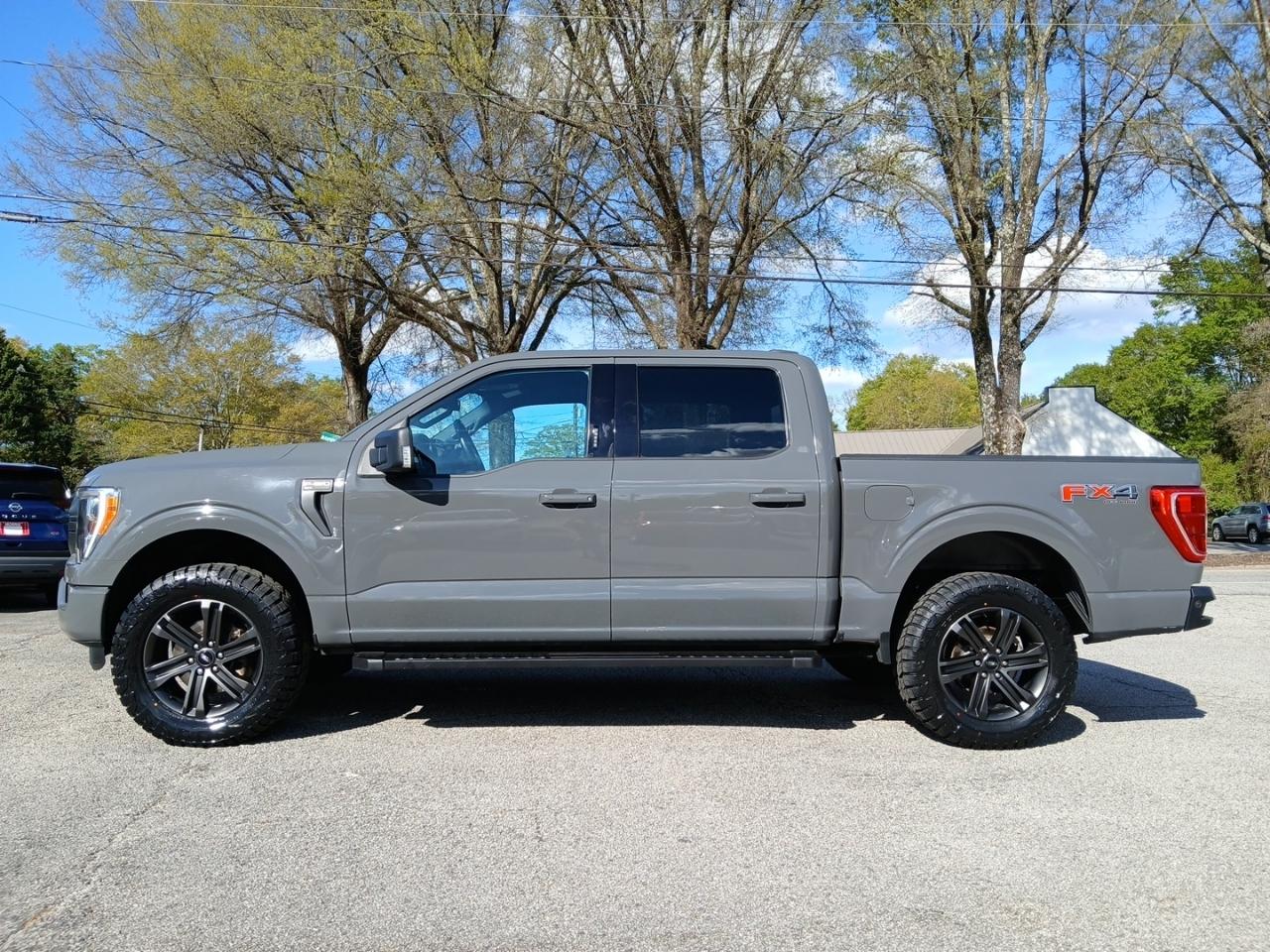 Ford F-150 2WD SuperCrew 145" XLT 2021