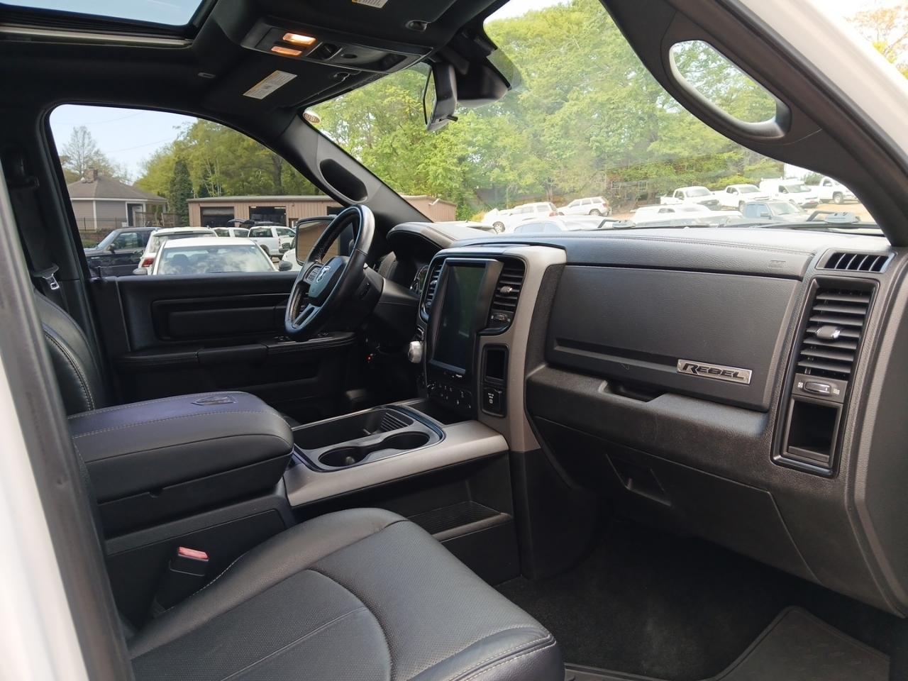 RAM 1500 4WD Crew Cab 140.5" Rebel 2018