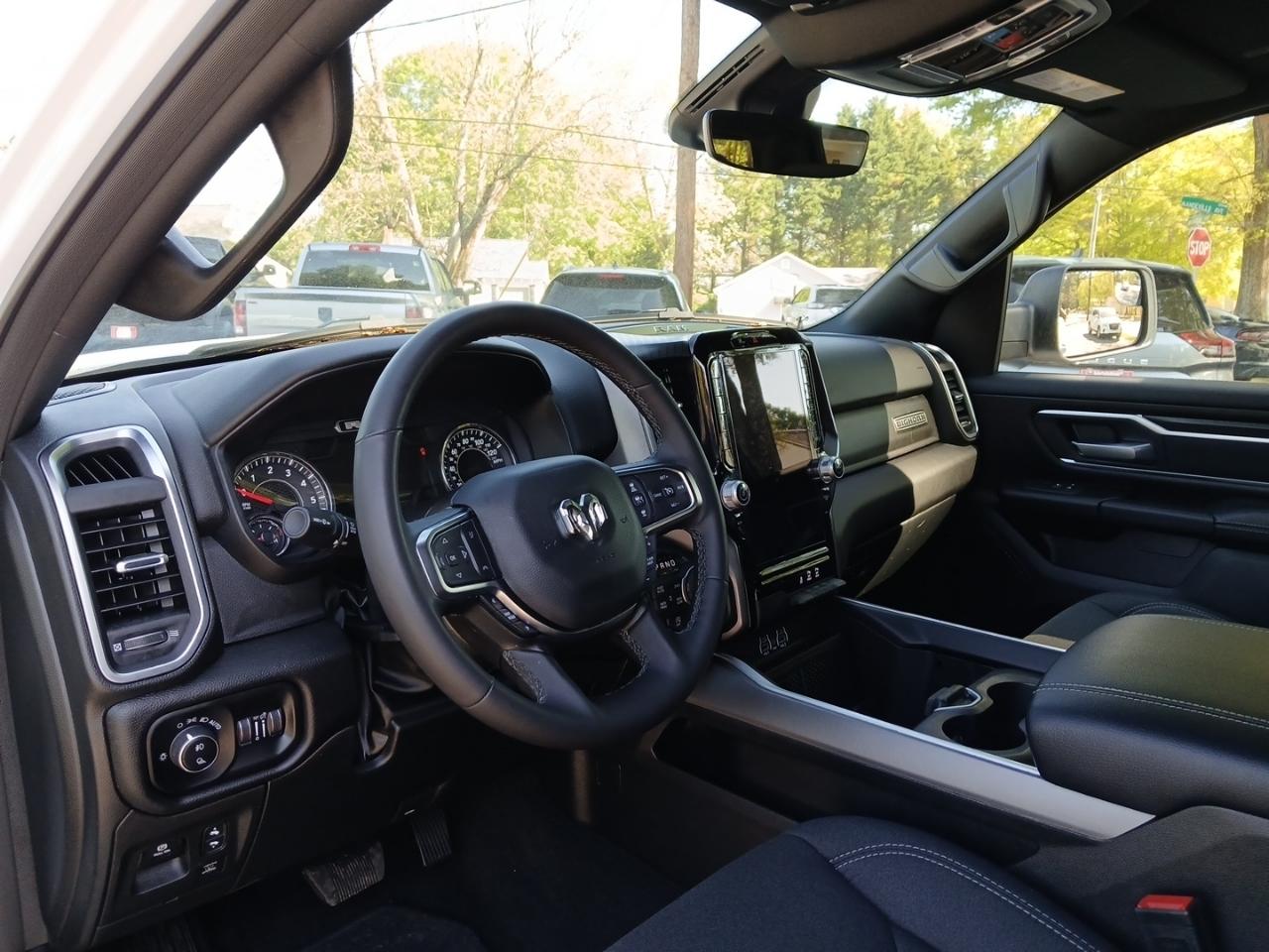 RAM 1500 Big Horn Crew Cab SWB 4WD 2025