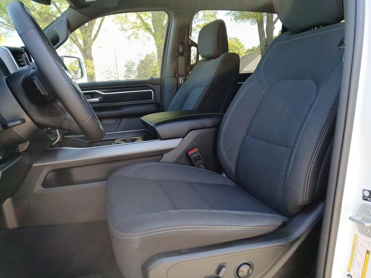 RAM 1500 Big Horn Crew Cab SWB 4WD 2025