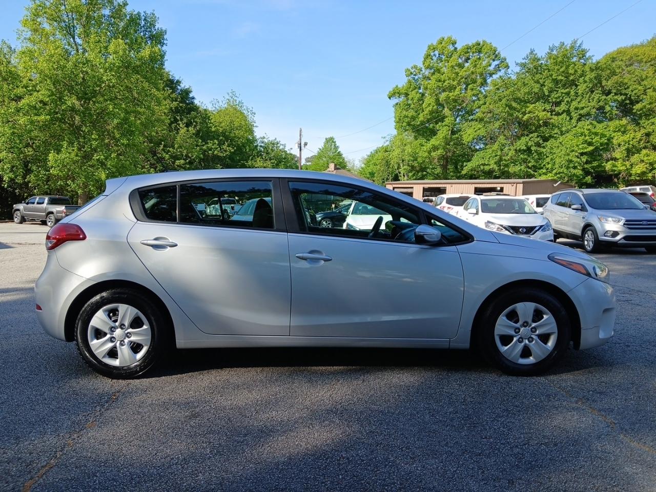 Kia Forte 5-Door LX 2017