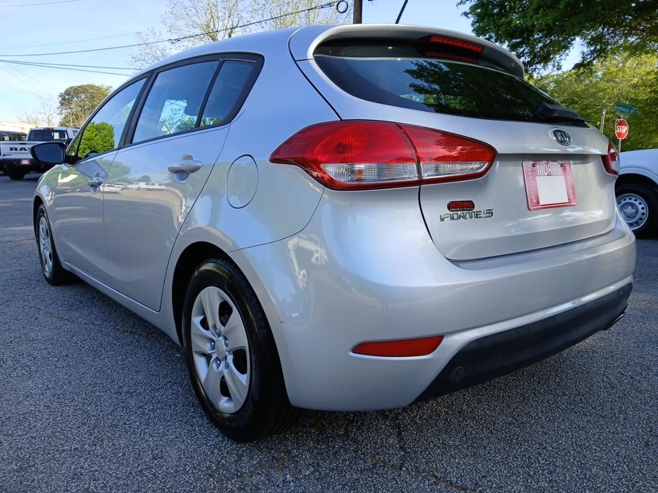 Kia Forte 5-Door LX 2017