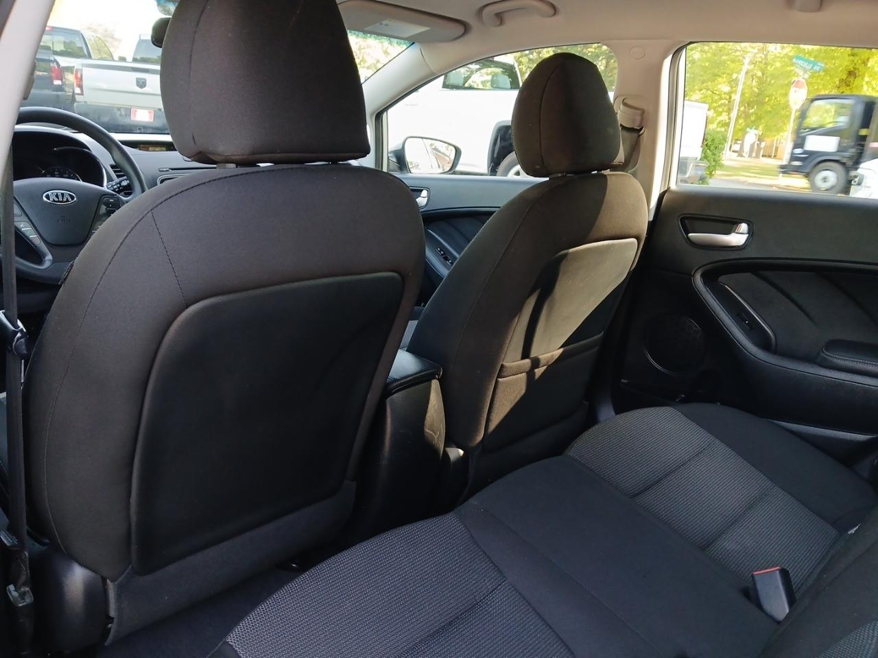 Kia Forte 5-Door LX 2017