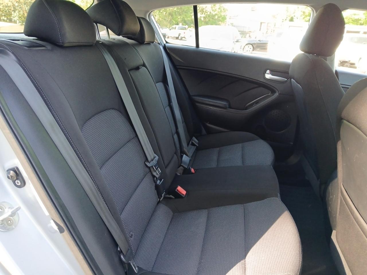 Kia Forte 5-Door LX 2017