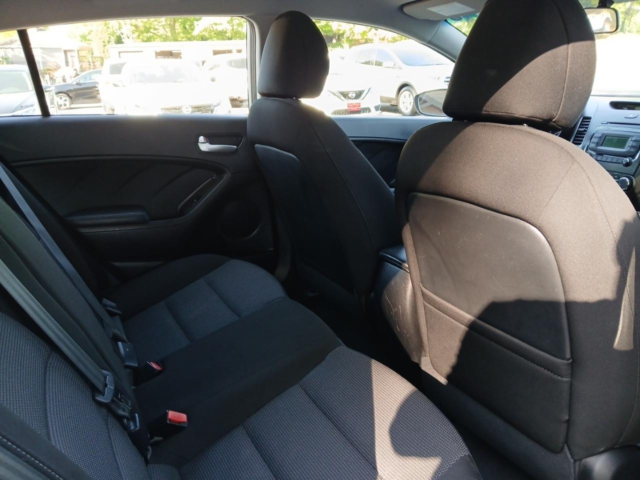 Kia Forte 5-Door LX 2017