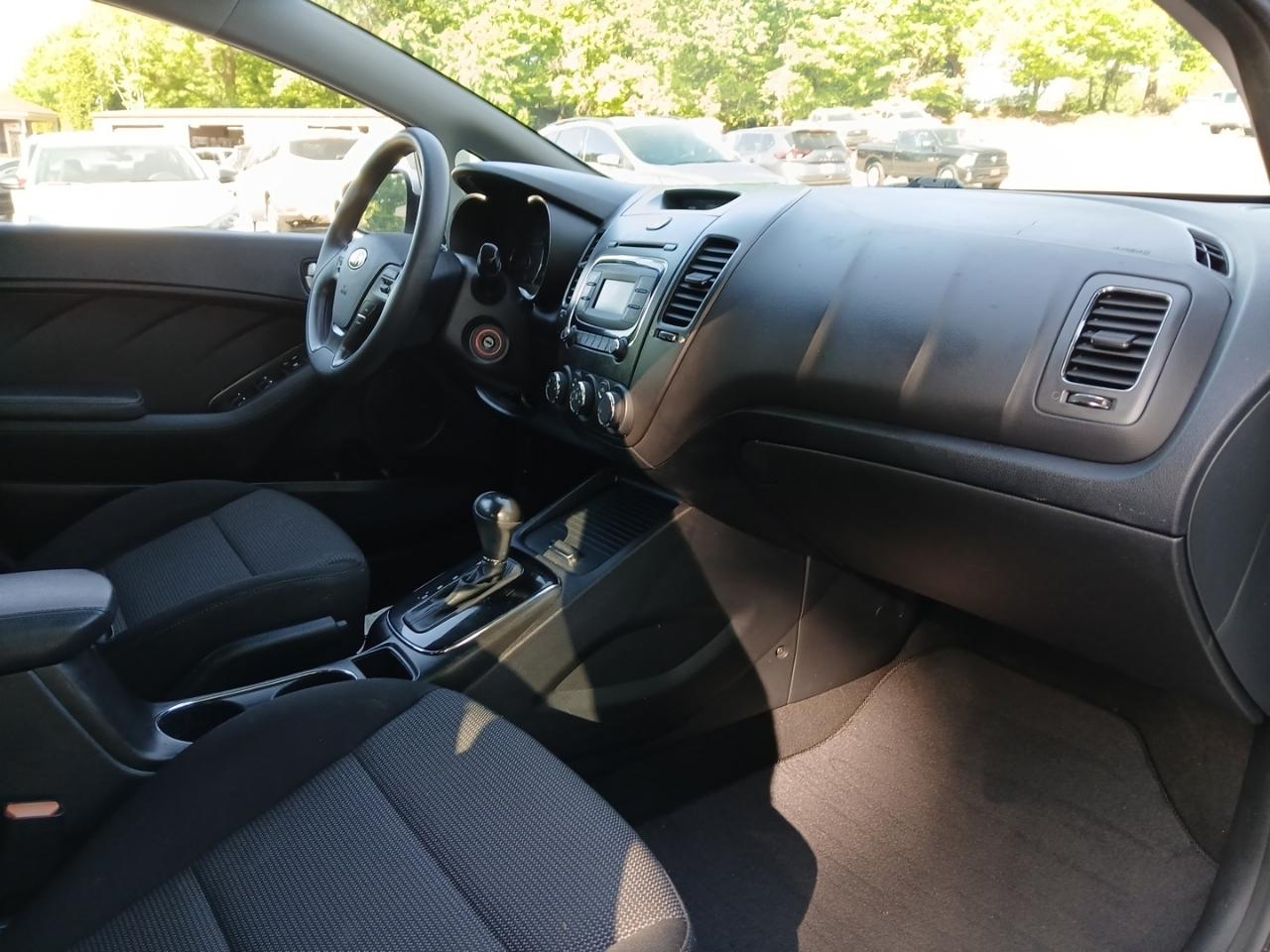 Kia Forte 5-Door LX 2017