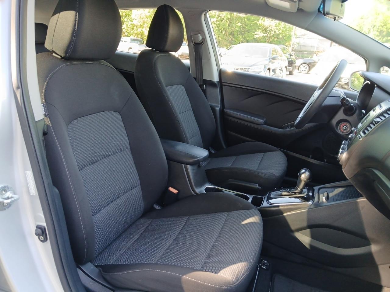 Kia Forte 5-Door LX 2017