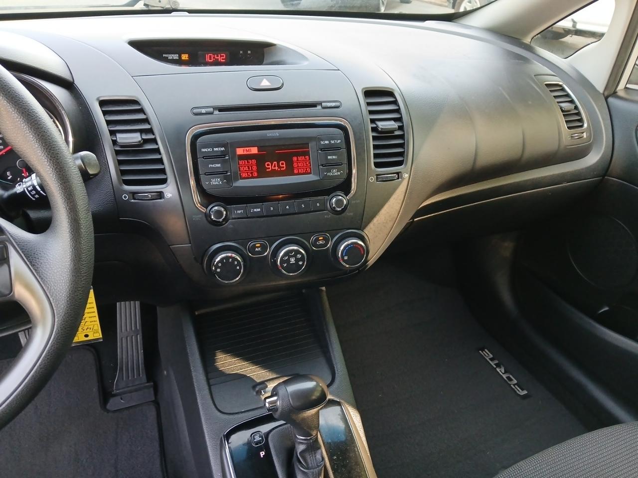 Kia Forte 5-Door LX 2017