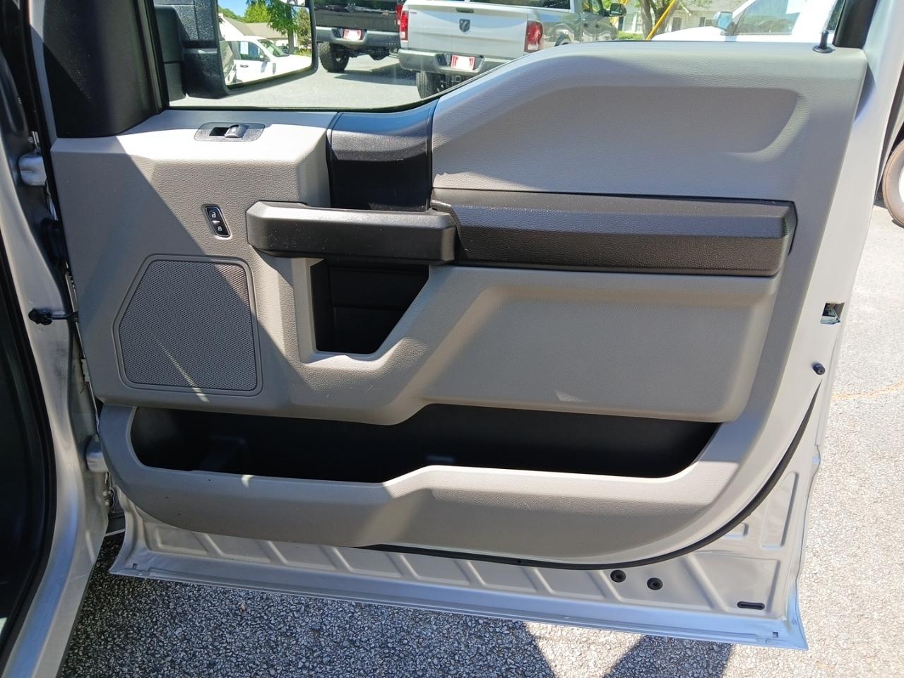 Ford F-150 4WD SuperCrew 145" XL 2017