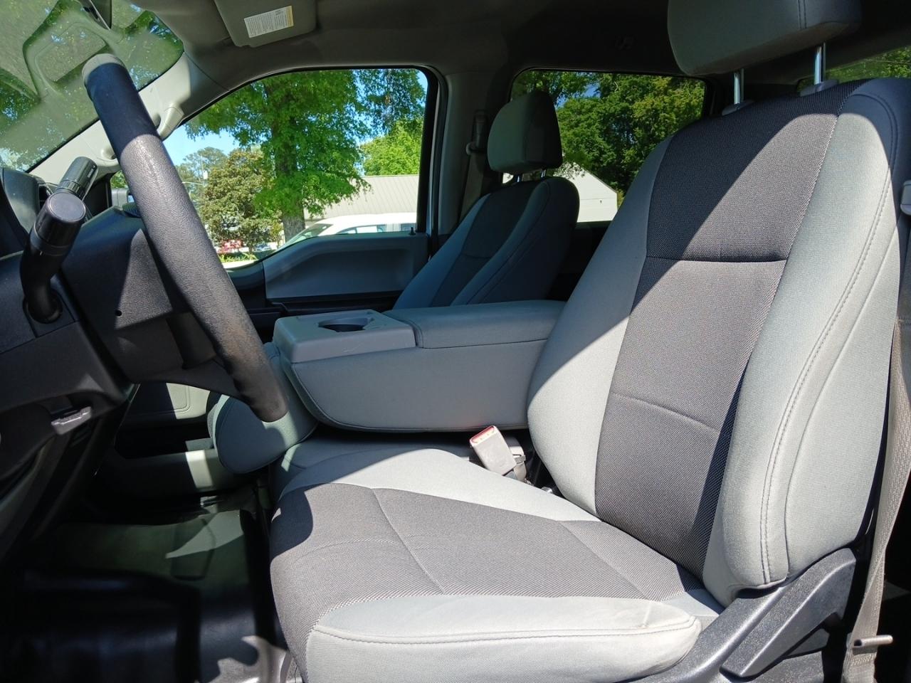 Ford F-150 4WD SuperCrew 145" XL 2017