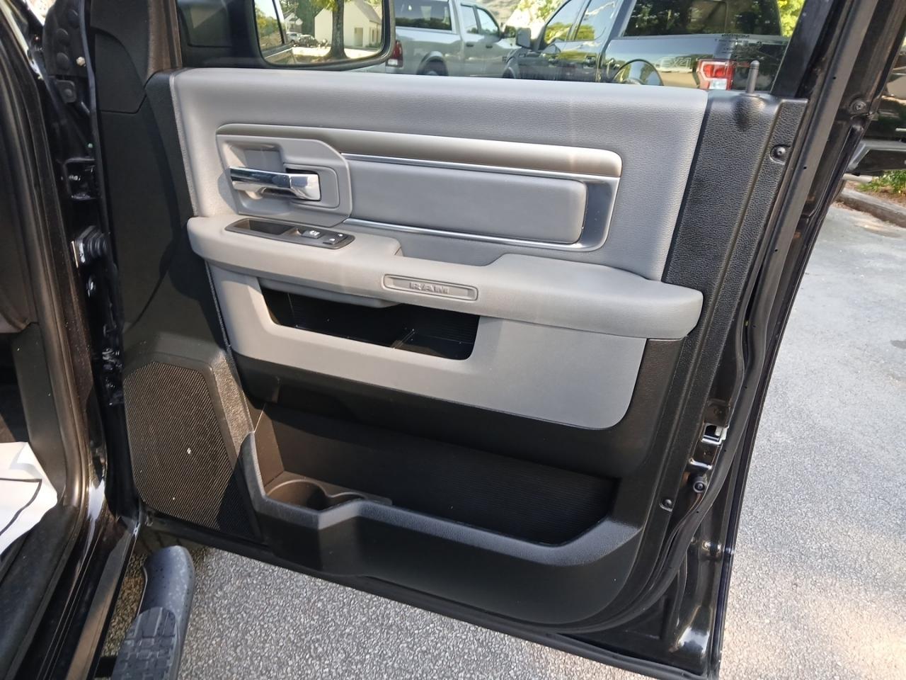 RAM 1500 2WD Crew Cab 140.5" Big Horn 2018