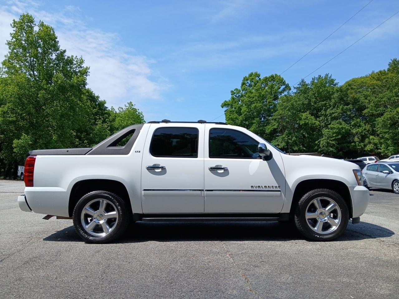 Chevrolet Avalanche LTZ 2WD 2012
