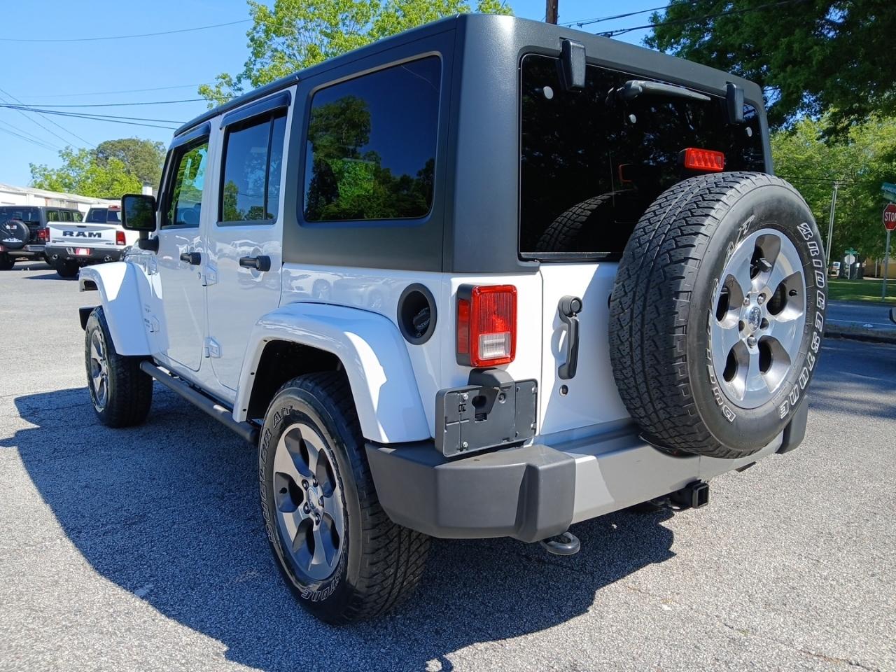 Jeep Wrangler Unlimited Sahara 4WD 2017