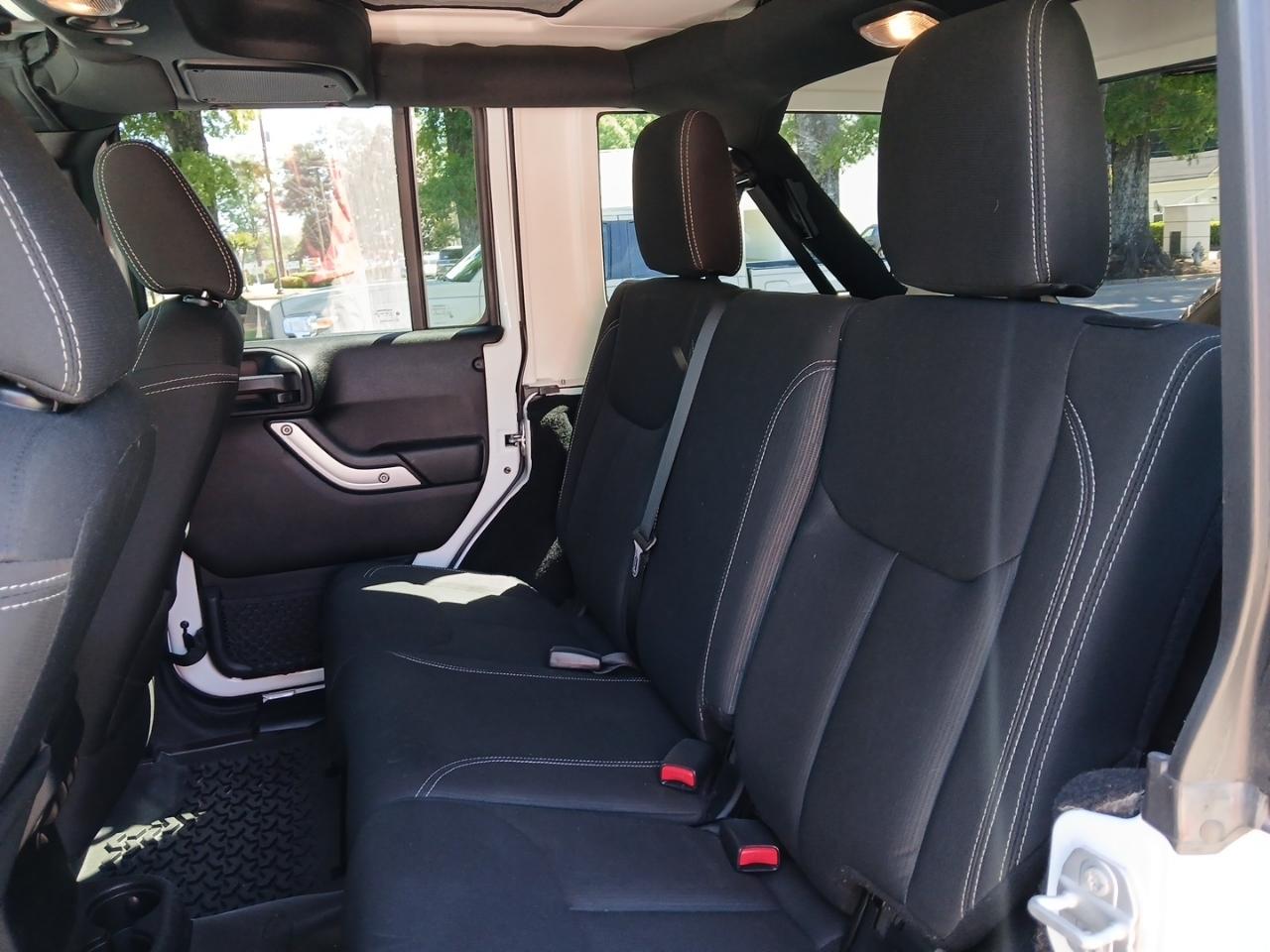 Jeep Wrangler Unlimited Sahara 4WD 2017