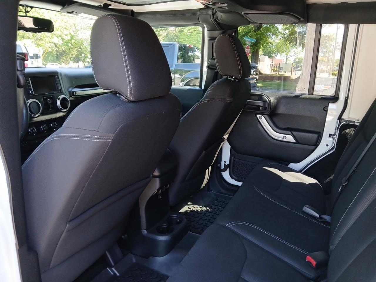Jeep Wrangler Unlimited Sahara 4WD 2017