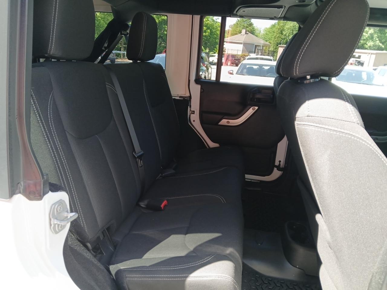 Jeep Wrangler Unlimited Sahara 4WD 2017
