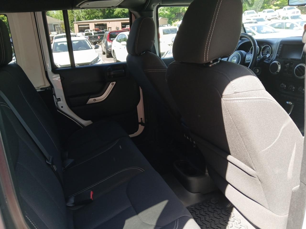 Jeep Wrangler Unlimited Sahara 4WD 2017