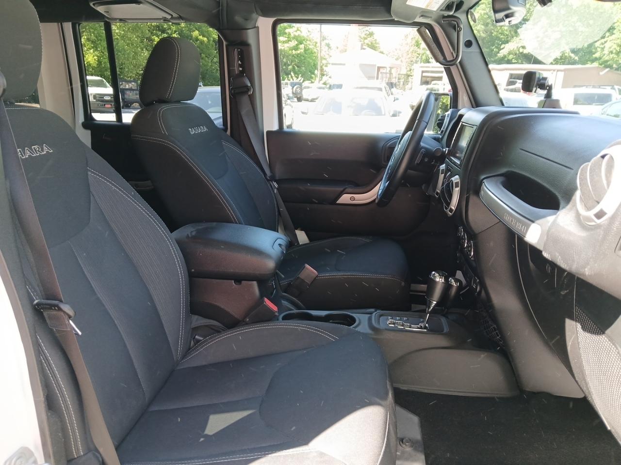 Jeep Wrangler Unlimited Sahara 4WD 2017