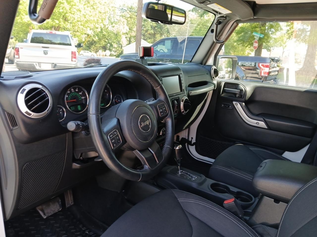 Jeep Wrangler Unlimited Sahara 4WD 2017
