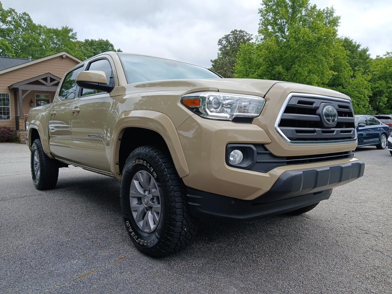 Toyota Tacoma 2WD Double Cab V6 AT SR5 (Natl) 2019
