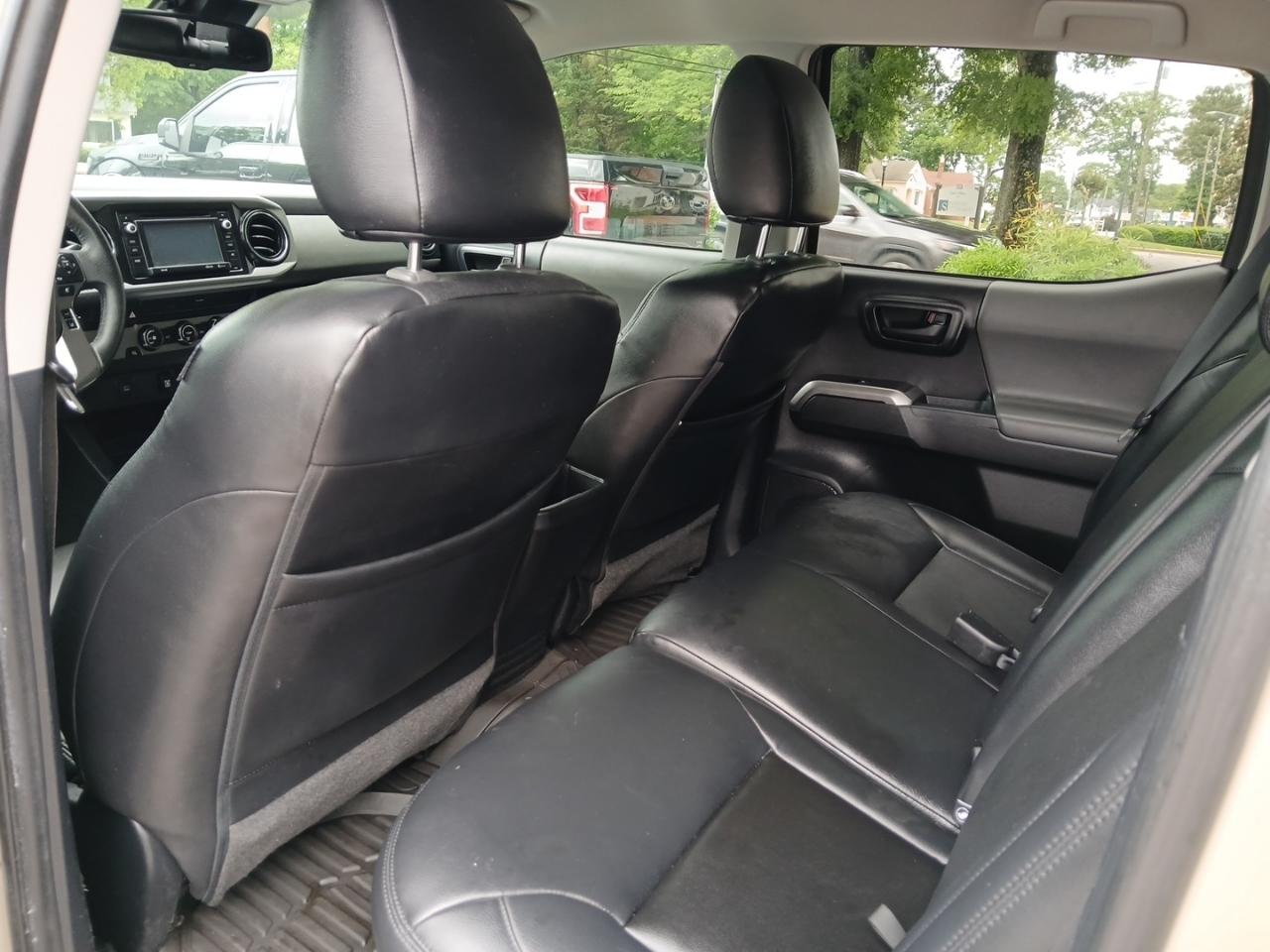 Toyota Tacoma 2WD Double Cab V6 AT SR5 (Natl) 2019