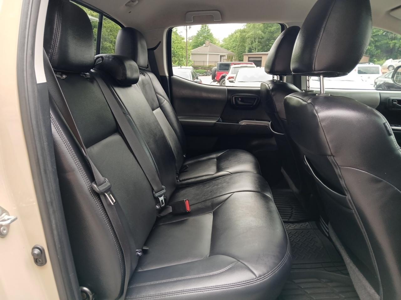 Toyota Tacoma 2WD Double Cab V6 AT SR5 (Natl) 2019