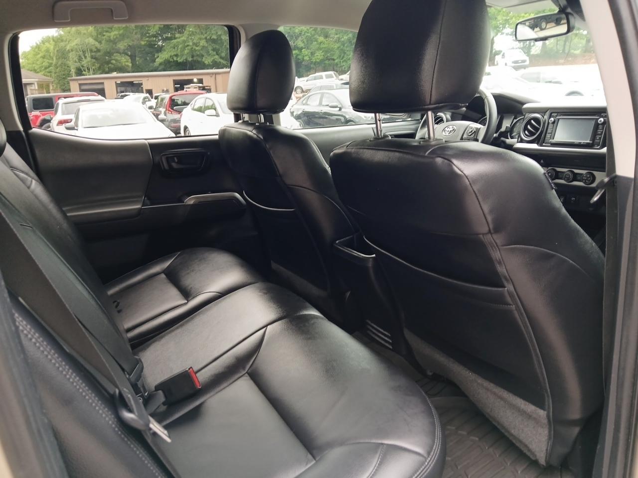 Toyota Tacoma 2WD Double Cab V6 AT SR5 (Natl) 2019