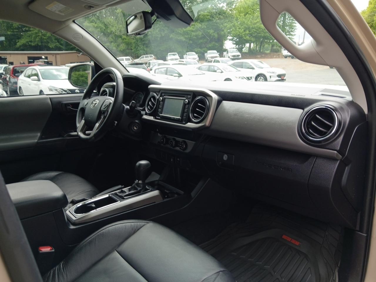 Toyota Tacoma 2WD Double Cab V6 AT SR5 (Natl) 2019